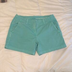 Vineyard Vines Every day should feel this good Shorts Women Size 2 (A)